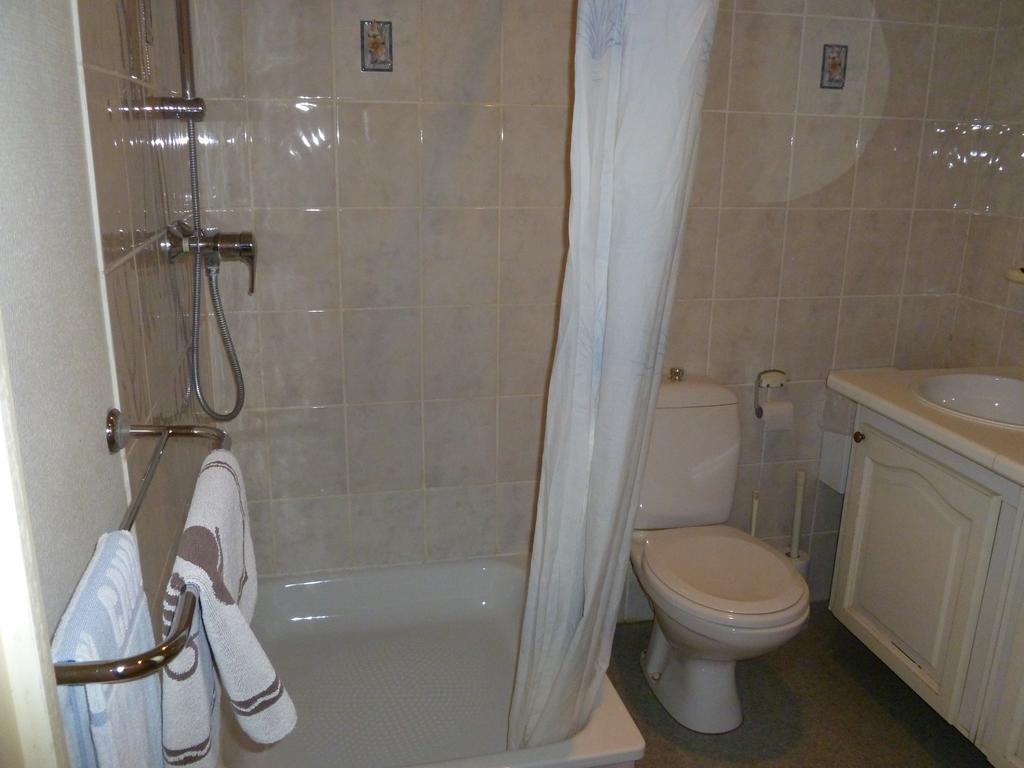 Guest House Adonis Брюж Екстериор снимка