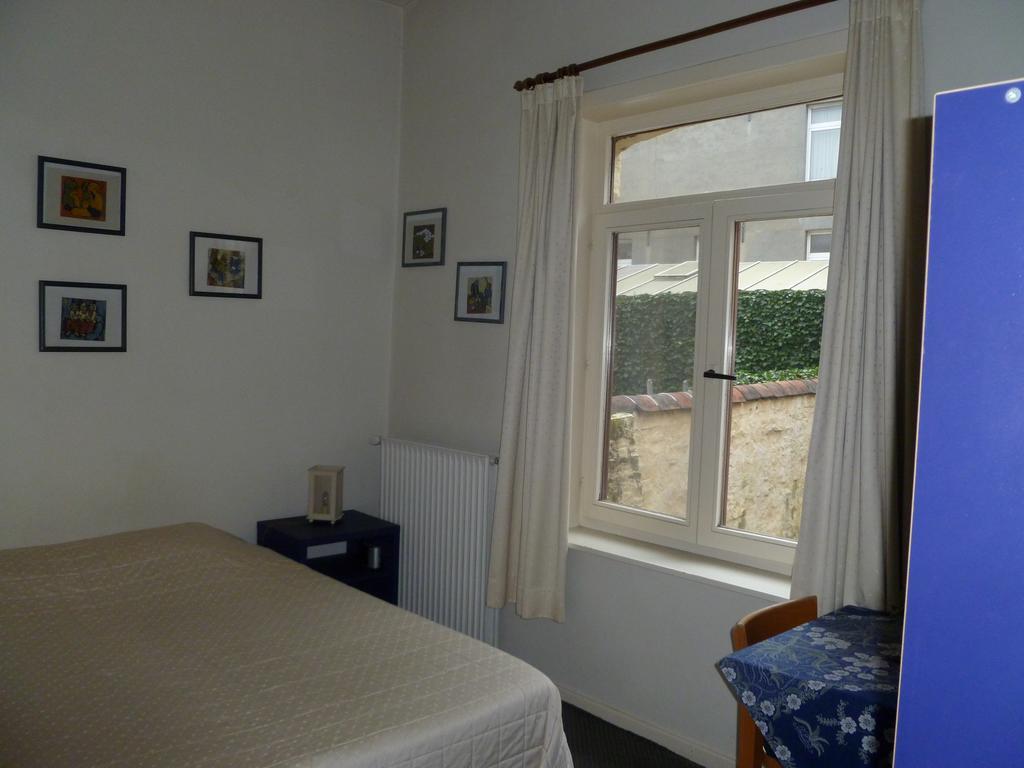 Guest House Adonis Брюж Екстериор снимка
