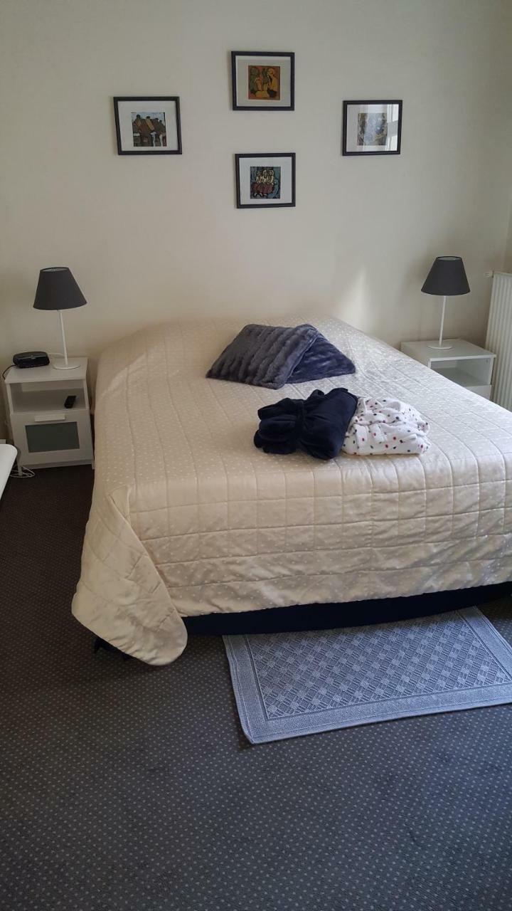 Guest House Adonis Брюж Екстериор снимка