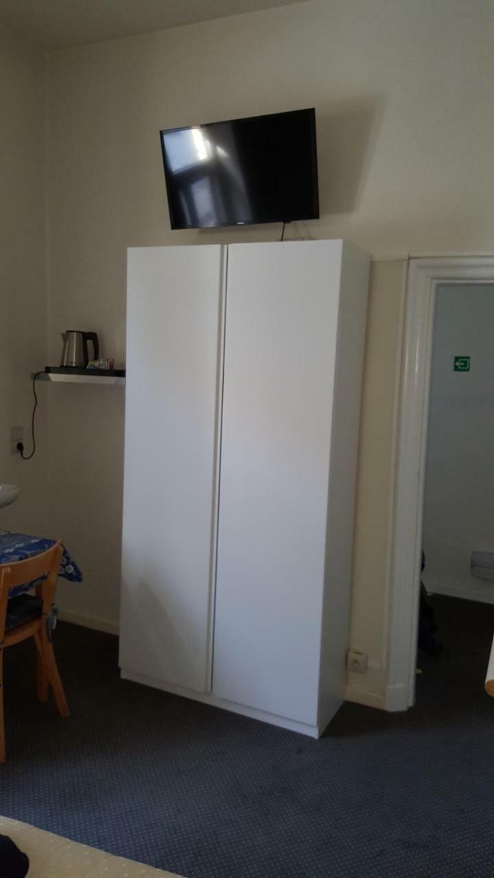 Guest House Adonis Брюж Екстериор снимка